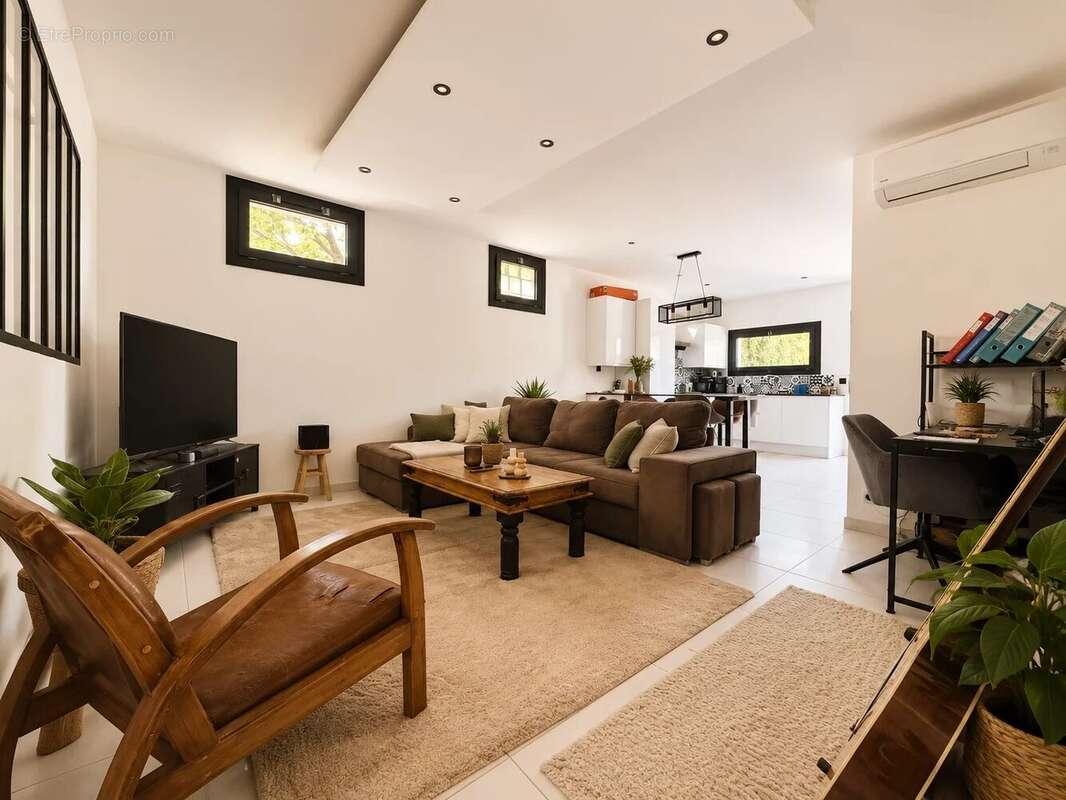Appartement t3 rénové à puget-sur-argens - photo 5