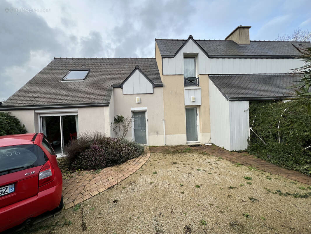 Maison à SAINT-JACUT-DE-LA-MER