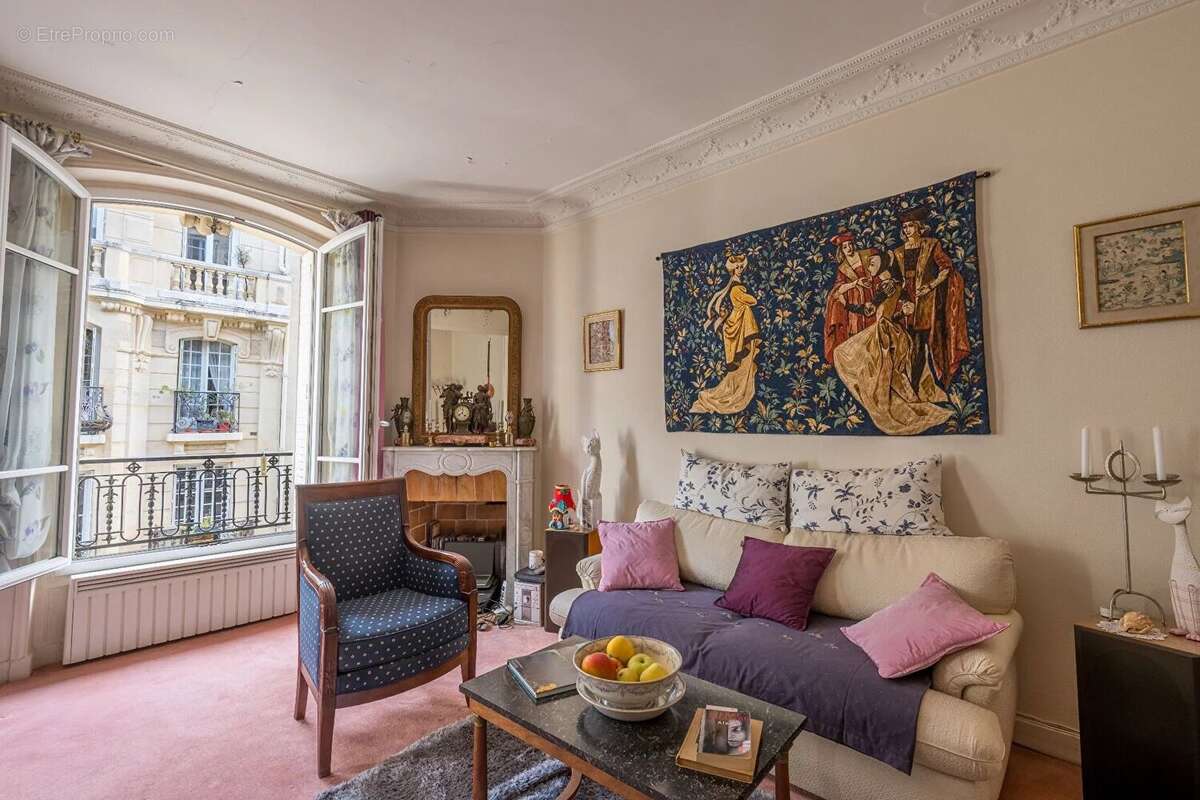 Appartement à PARIS-18E