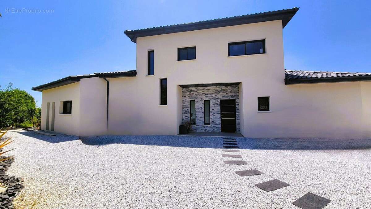 Maison 175 m² à Tourbes  - photo 2
