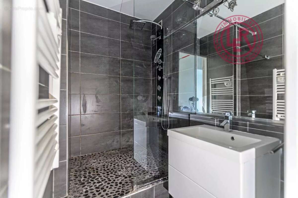 Appartement à PARIS-10E