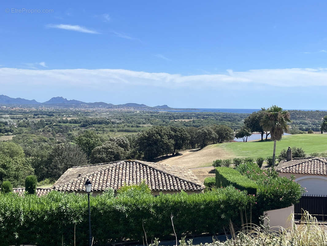Maison à ROQUEBRUNE-SUR-ARGENS