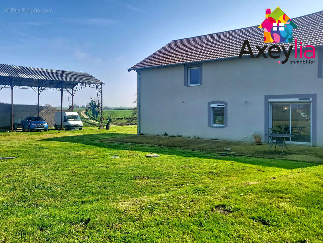 A vendre - le bouchaud - corps de ferme renove avec terrain et dependances - photo 2