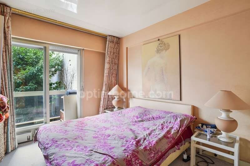 Appartement à PARIS-8E