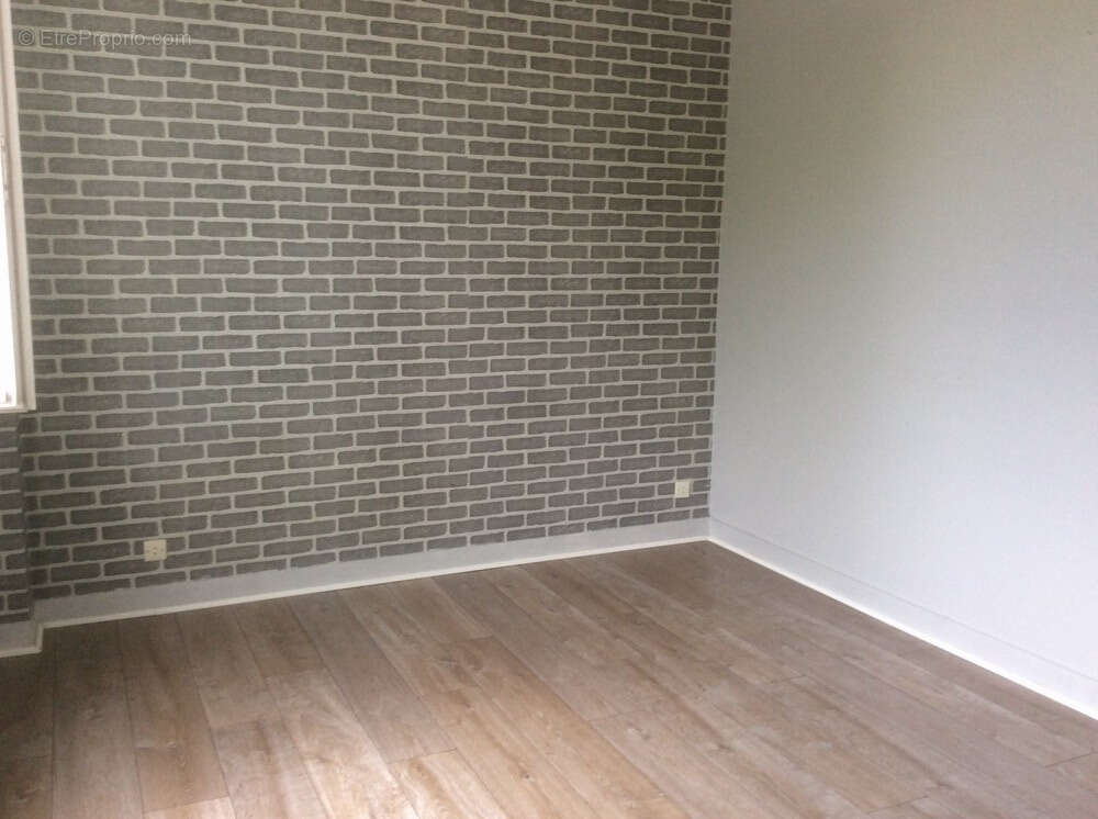 Commerce à BEAUMONT-EN-VERON