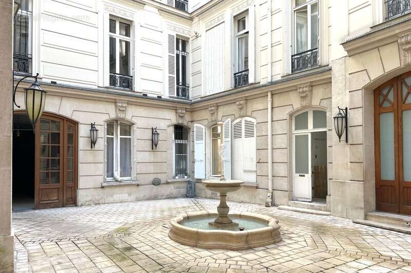 Appartement à PARIS-8E