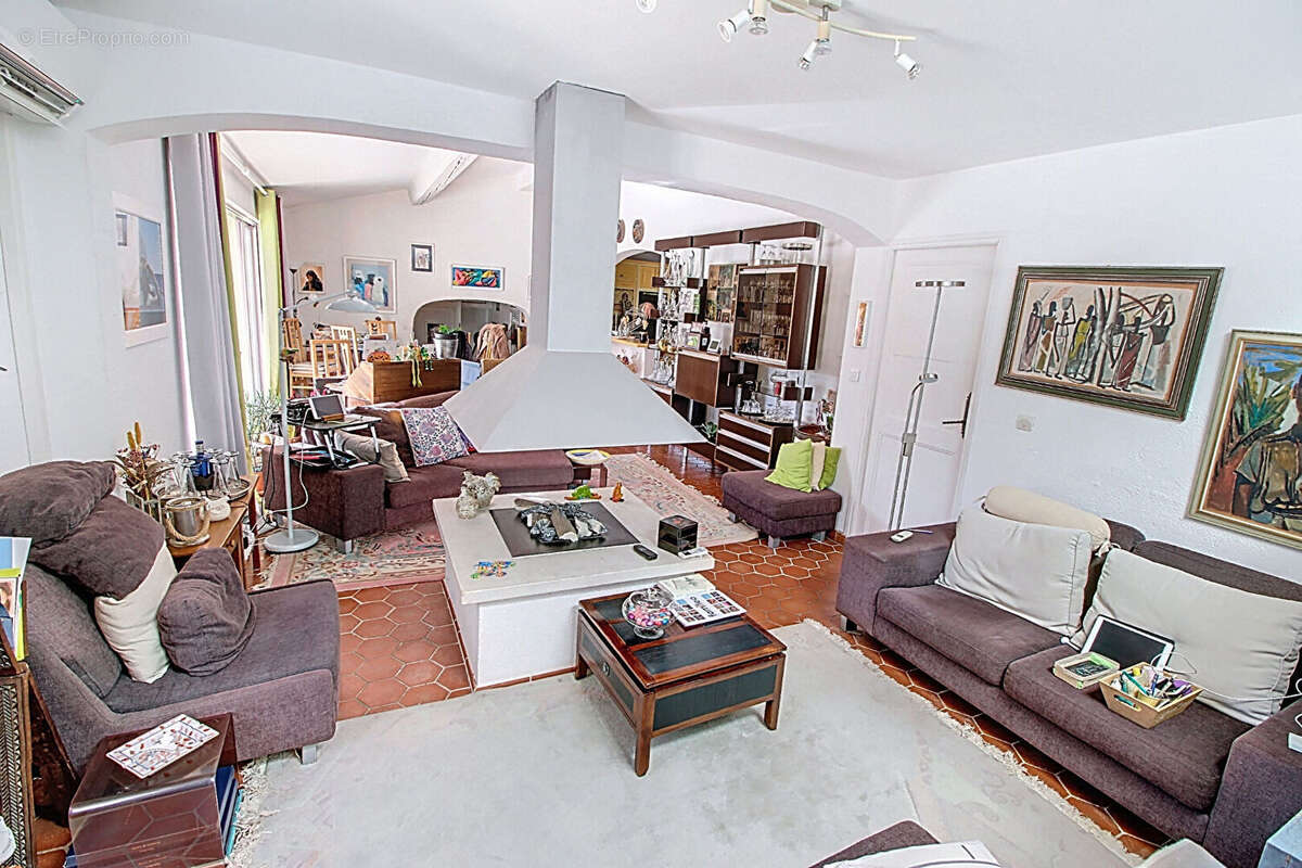 À VENDRE EN EXLUSIVITE!! Propriété  à TOURTOUR de 130m² + dépendance de 20m² + agrandissement possible + piscine le tout sur un  - photo 5
