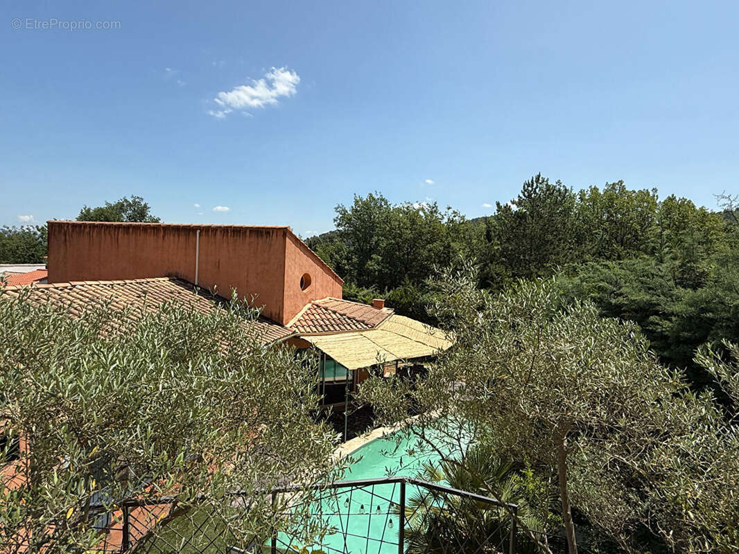 Maison à LA ROQUE-D&#039;ANTHERON