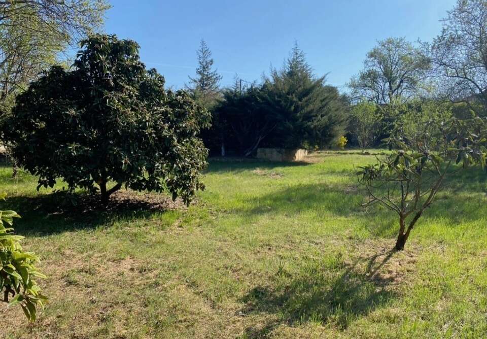 Terrain 2122 m² à Saint-Maximin-La-Sainte-Baume  - photo 2