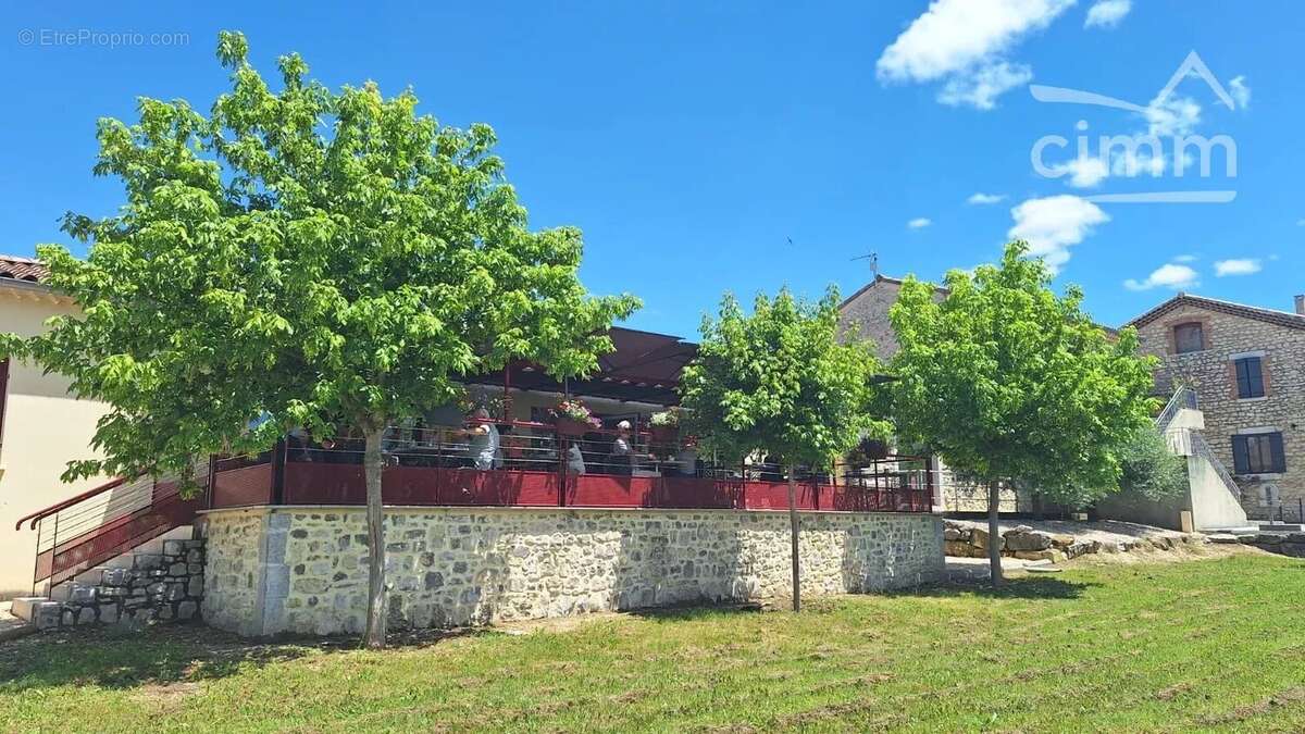Commerce à SAINT-ANDRE-DE-CRUZIERES