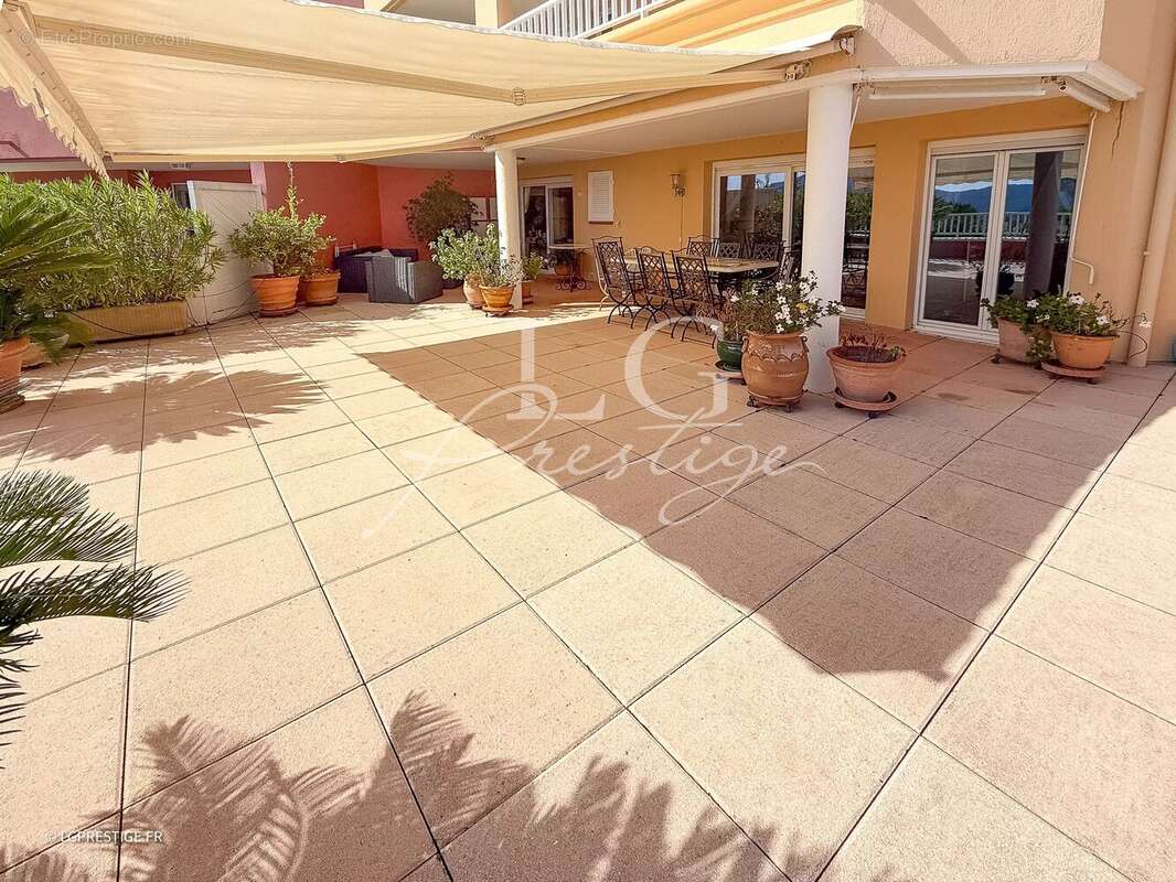 Appartement à MANDELIEU-LA-NAPOULE