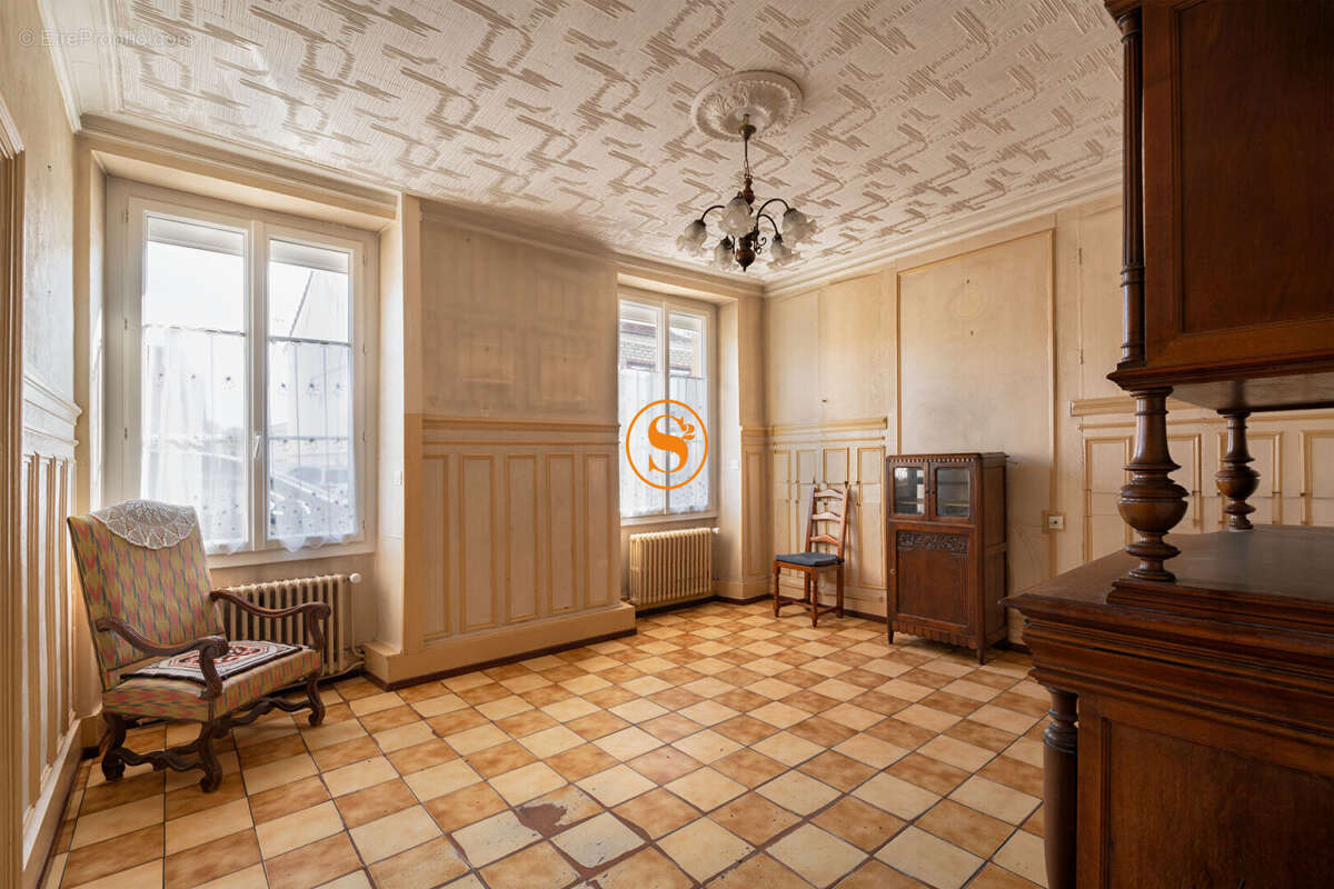 Maison à LA CHAPELLE-EN-SERVAL