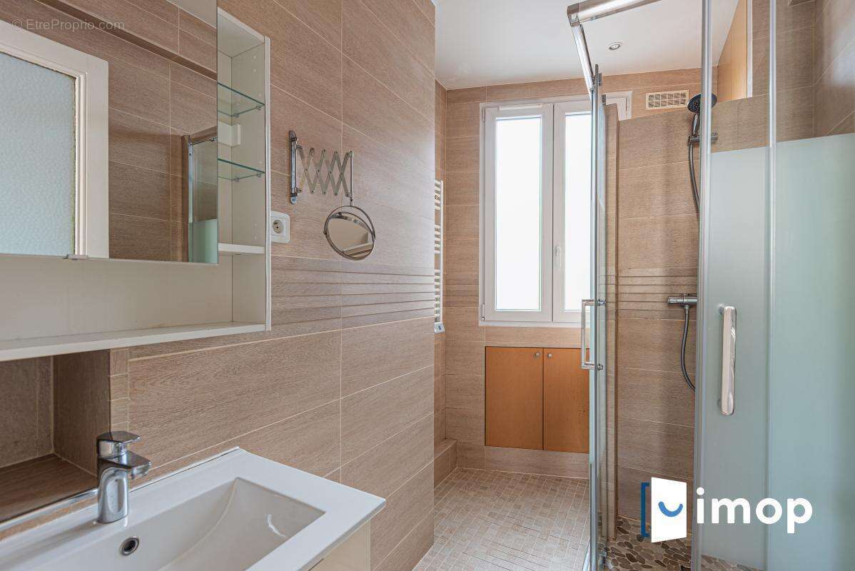 Appartement à PARIS-12E