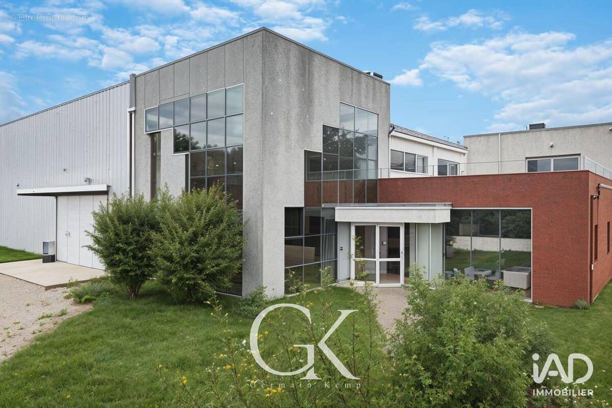 Photo 1 - Commerce à VOIRON