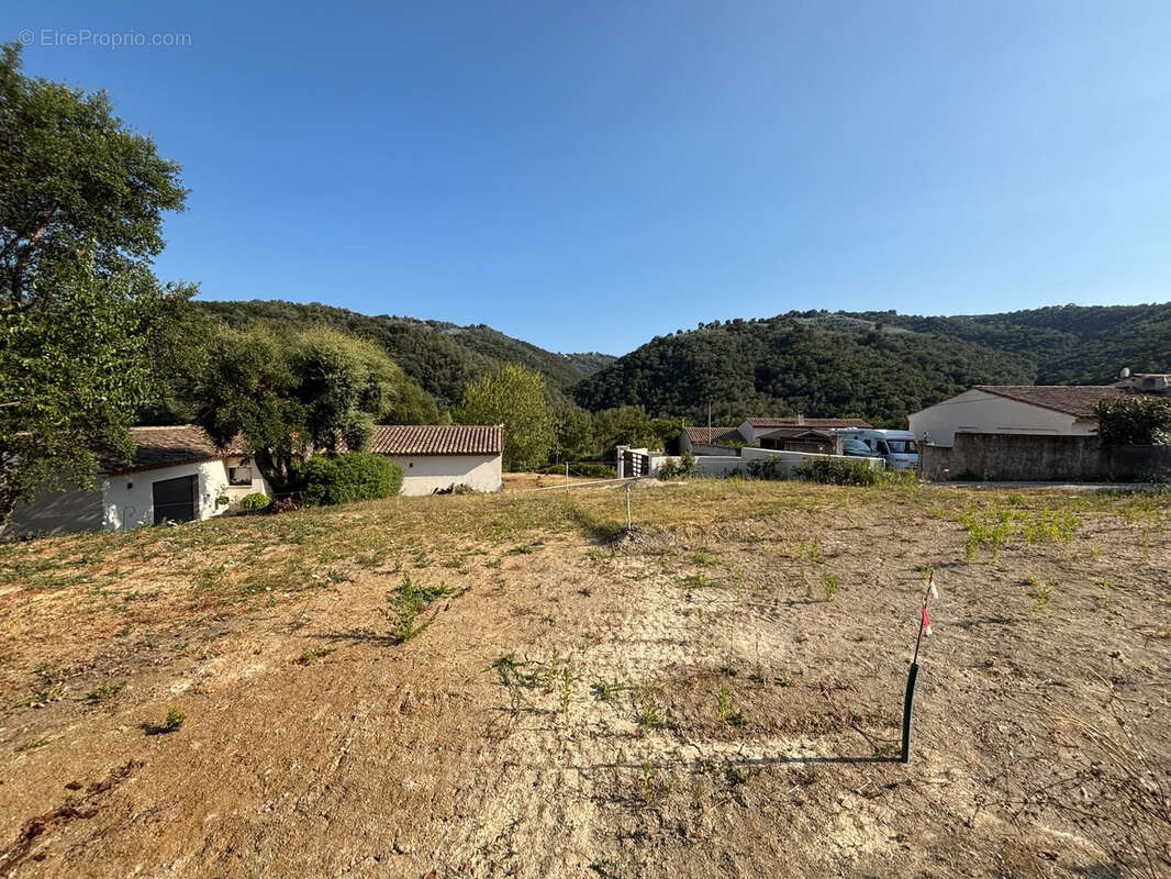 Peymeinade limite auribeau terrain de 3769 m2 avec permis pour maison plain-pied de 136 m2 a terminer et ruine - photo 6