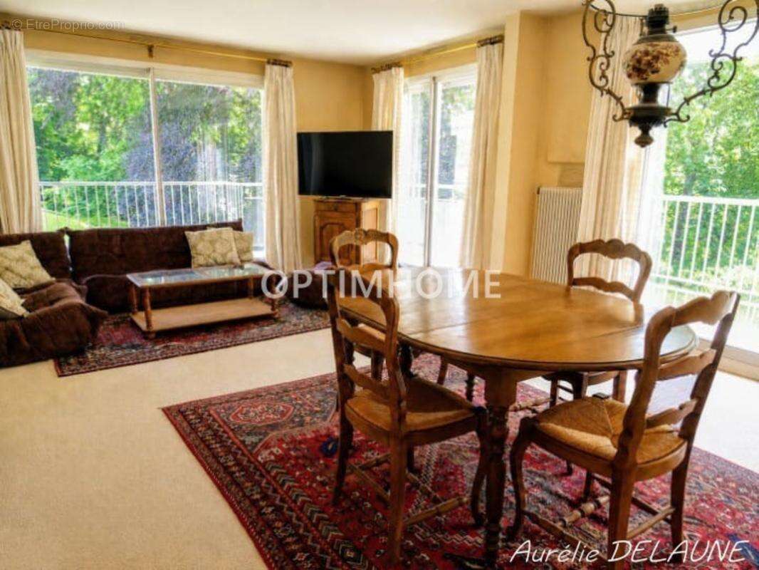 Appartement 92m2 - T4 - 2 chambres - Balcon - Cave - Box - Proche centre-ville et gare RER D - photo 2