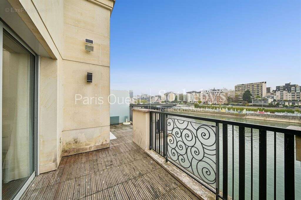 Appartement à NEUILLY-SUR-SEINE