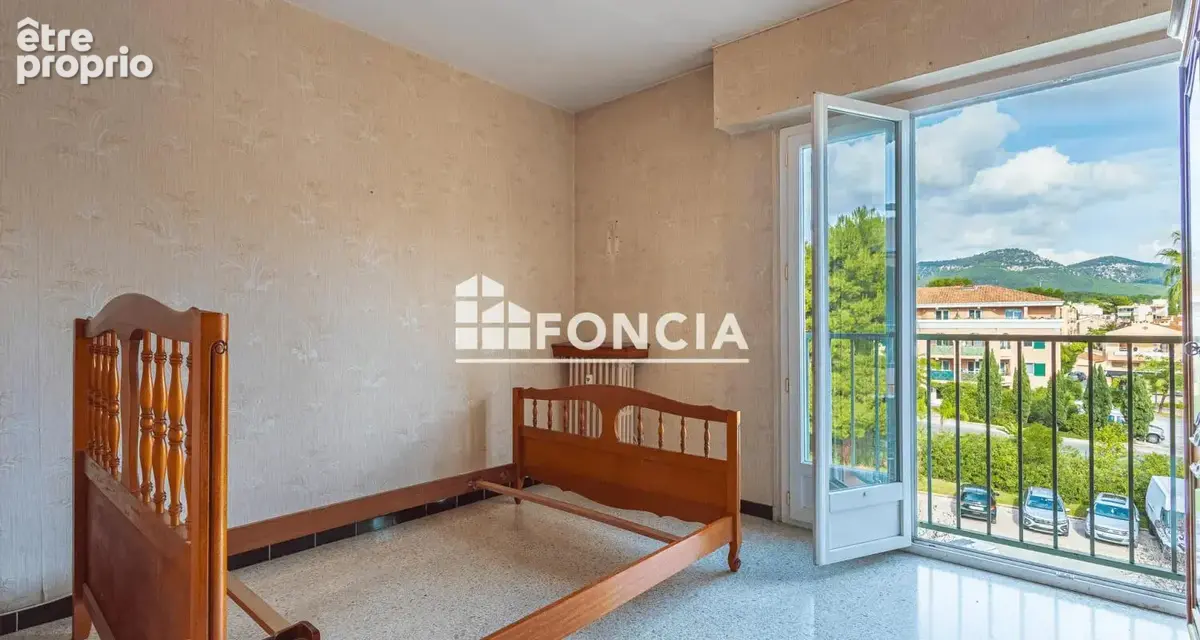 Sanary – faux t3 • loggia - dernier etage - photo 8