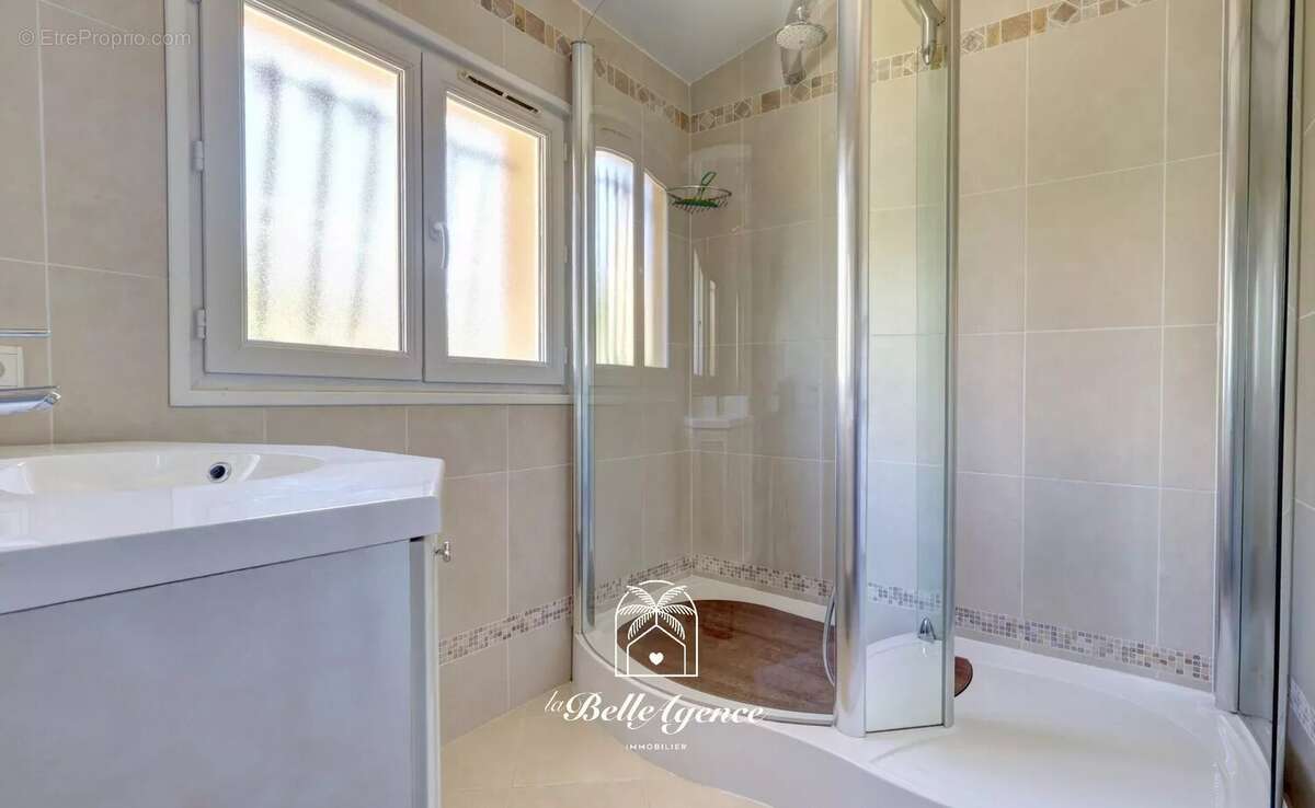 Maison à SAINT-LAURENT-DU-VAR