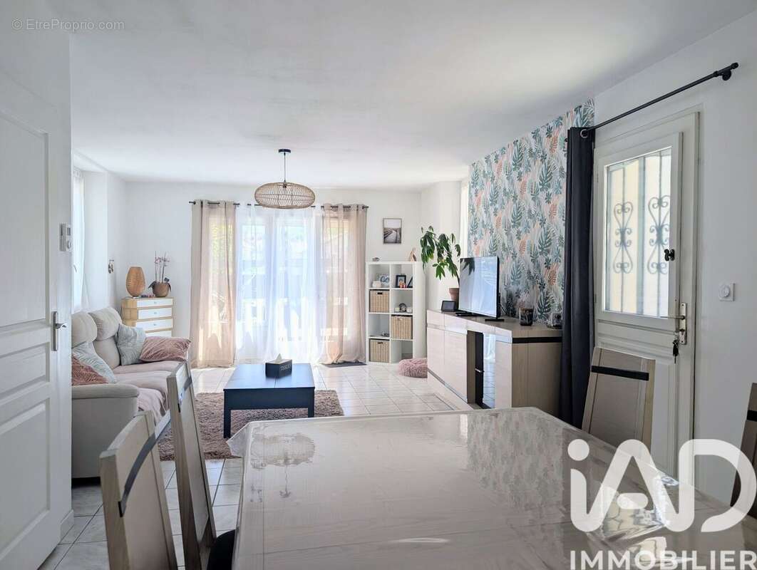 Maison 107 m² à Le Gua  - photo 6