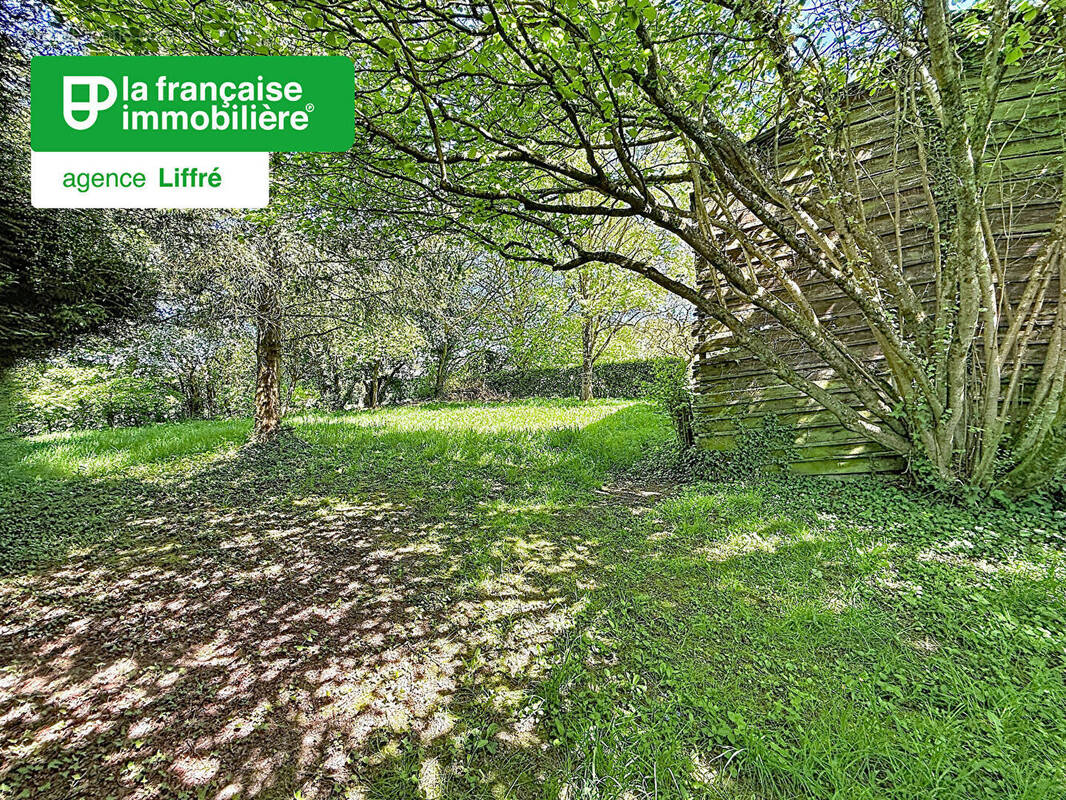 Terrain à ERCE-PRES-LIFFRE