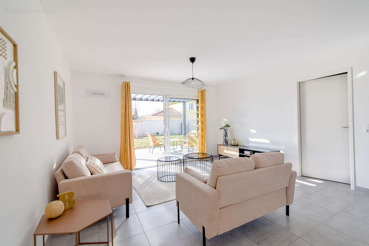 Maison à SAINT-PIERRE-DE-CHANDIEU