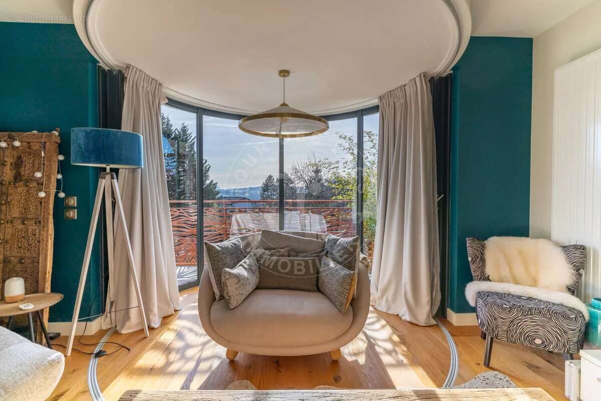 Appartement à POISY