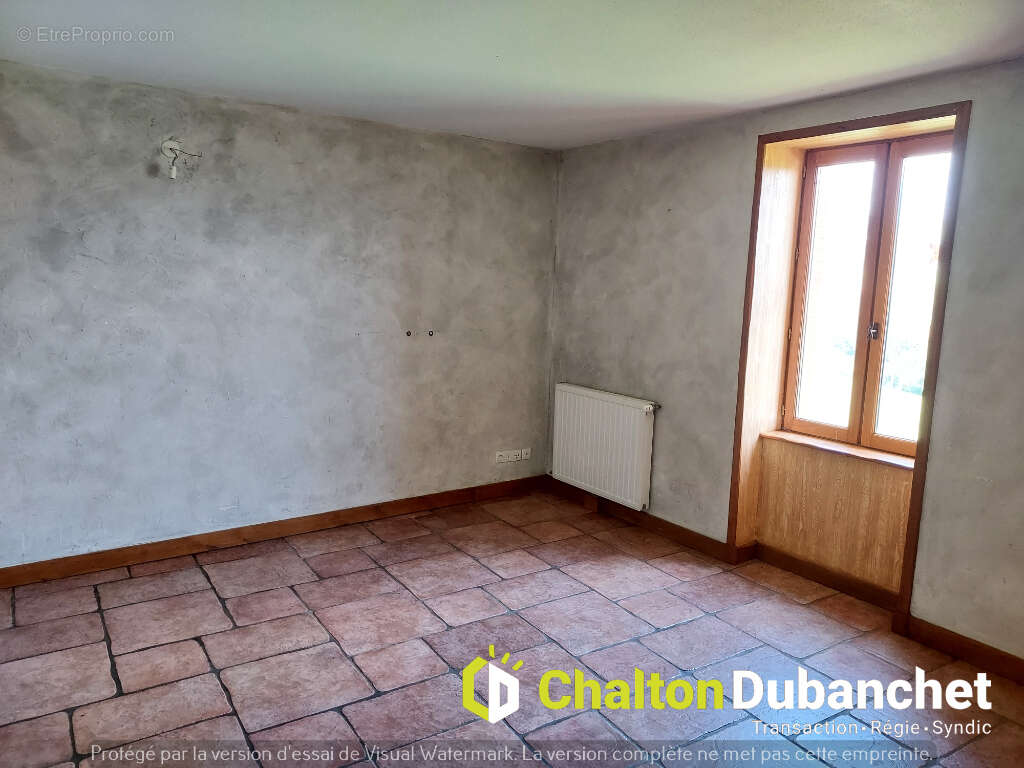 Maison à SAINT-CYR-DE-VALORGES