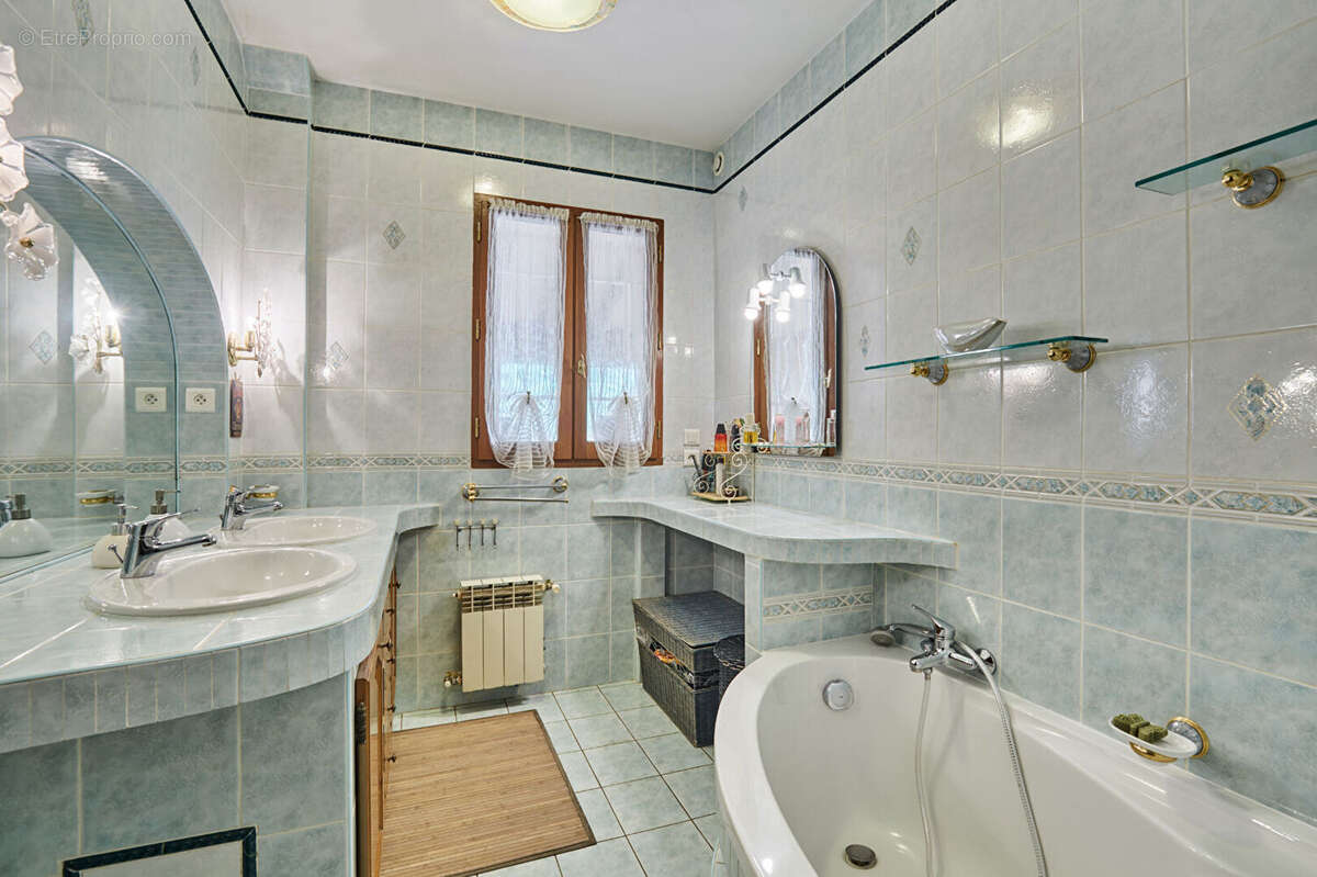 Maison à SAINT-CANNAT