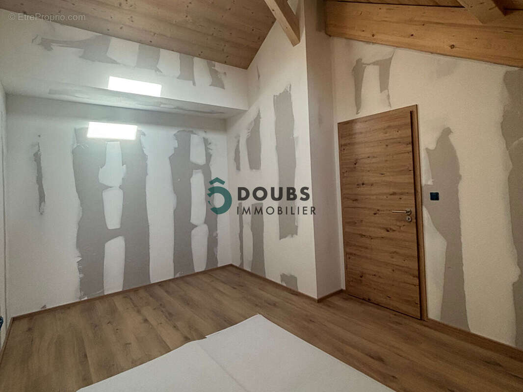 Appartement à ORCHAMPS-VENNES