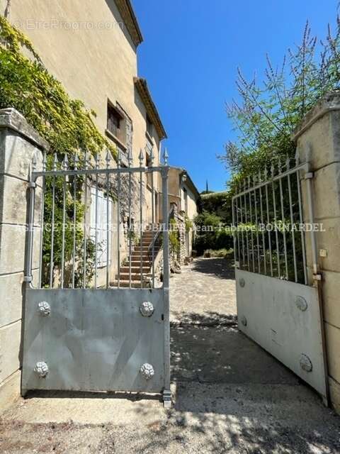 Maison à ROCHEBRUNE