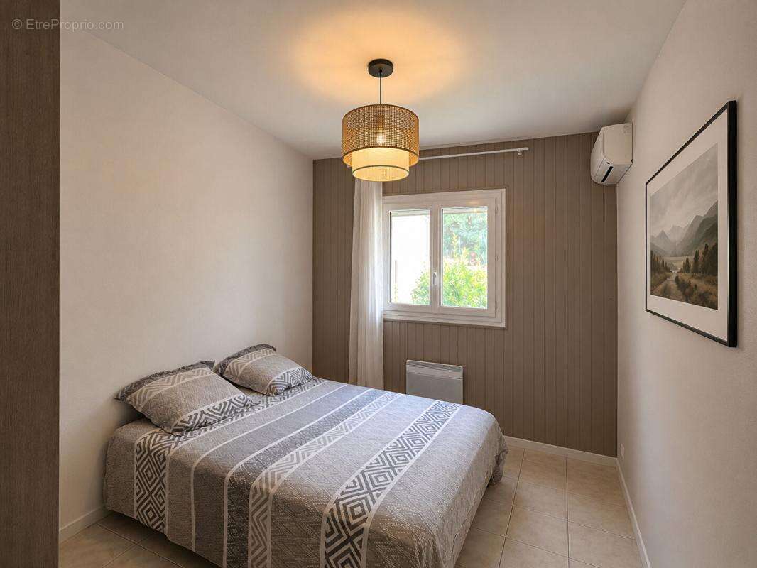 Maison à LA ROQUETTE-SUR-SIAGNE
