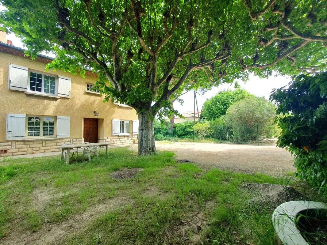 Maison à LE PONTET