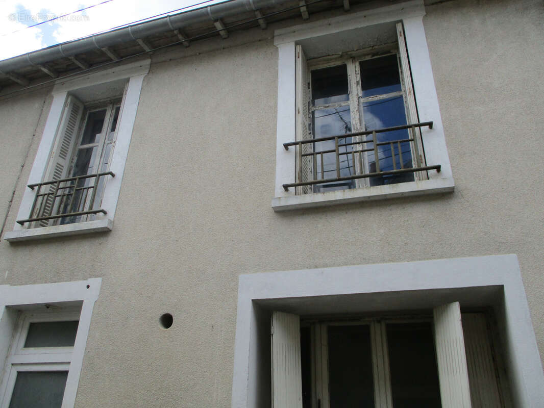 Maison à LUSIGNAN