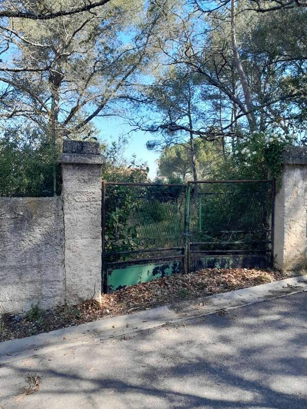 Terrain à PEYROLLES-EN-PROVENCE