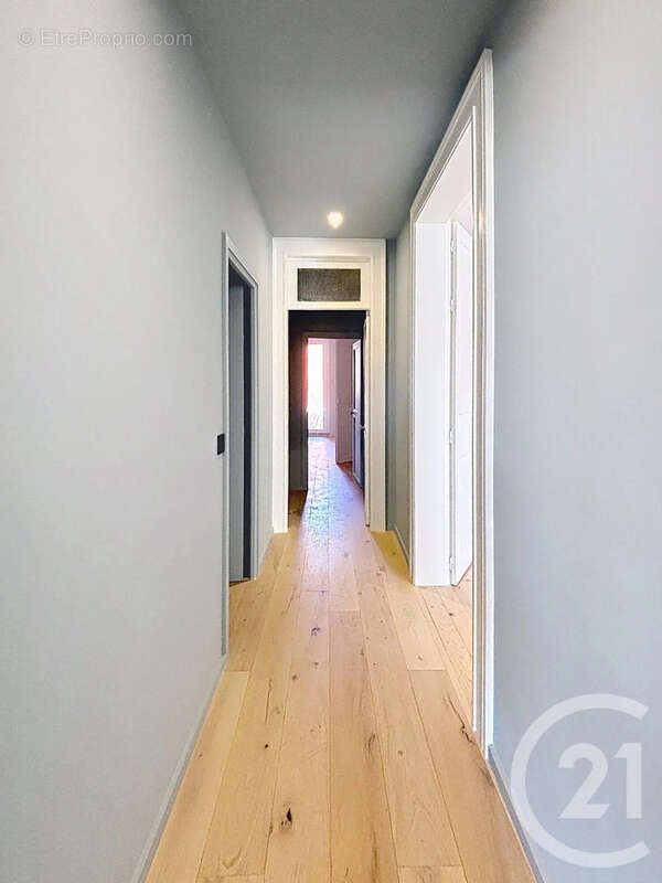 Appartement 140 m² à Sete  - photo 16