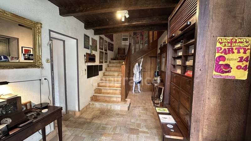 À vendre , Authentique longère charentaise de 186 m² habitables avec grand terrain arboré à Berneuil - photo 5