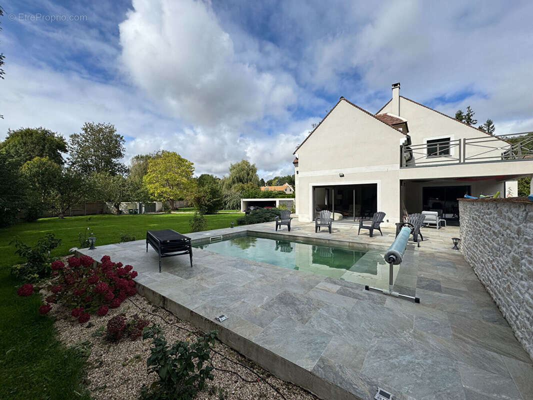 Maison d'Architecte  avec piscine chauffée Saint Remy L'Honore 10 pièces 317 m2 - photo 3