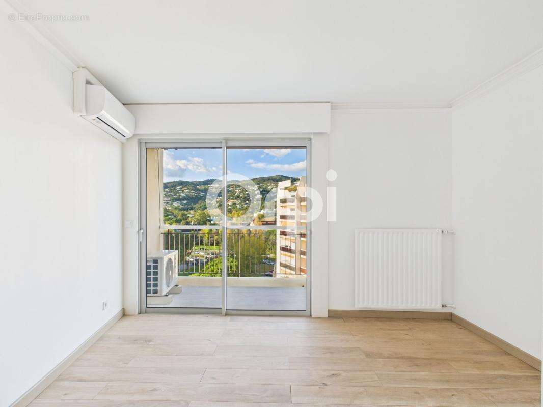 Cannes marina - renove - etage eleve - t4 traversant - orientation sud ouest nord - photo 13