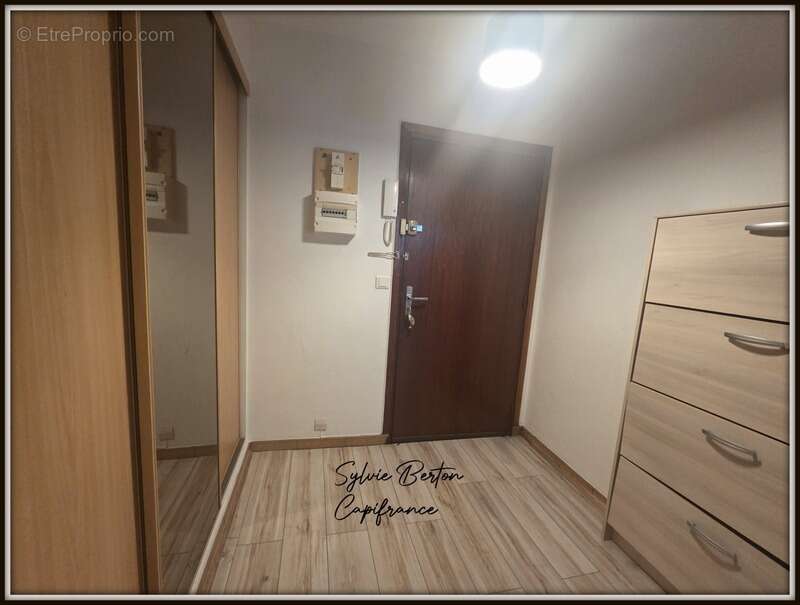 Appartement à VAUJOURS