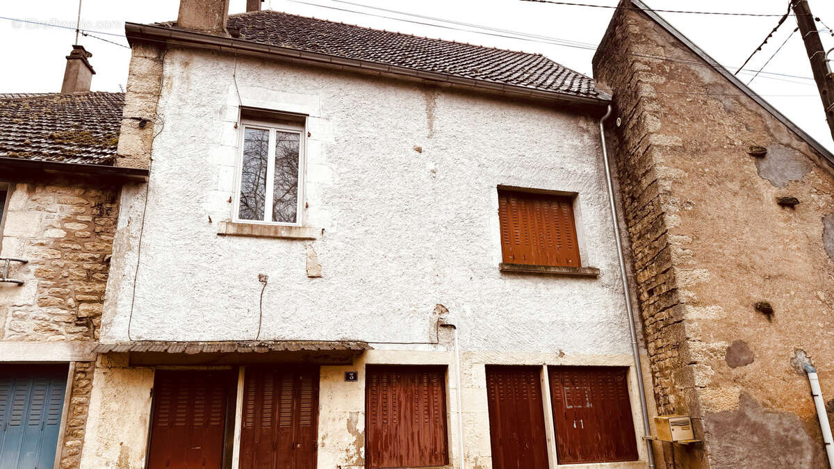 Maison de village comprenant deux logements indépendants située à Dornecy (58530) pour un prix de 77 000 € fra - photo 3