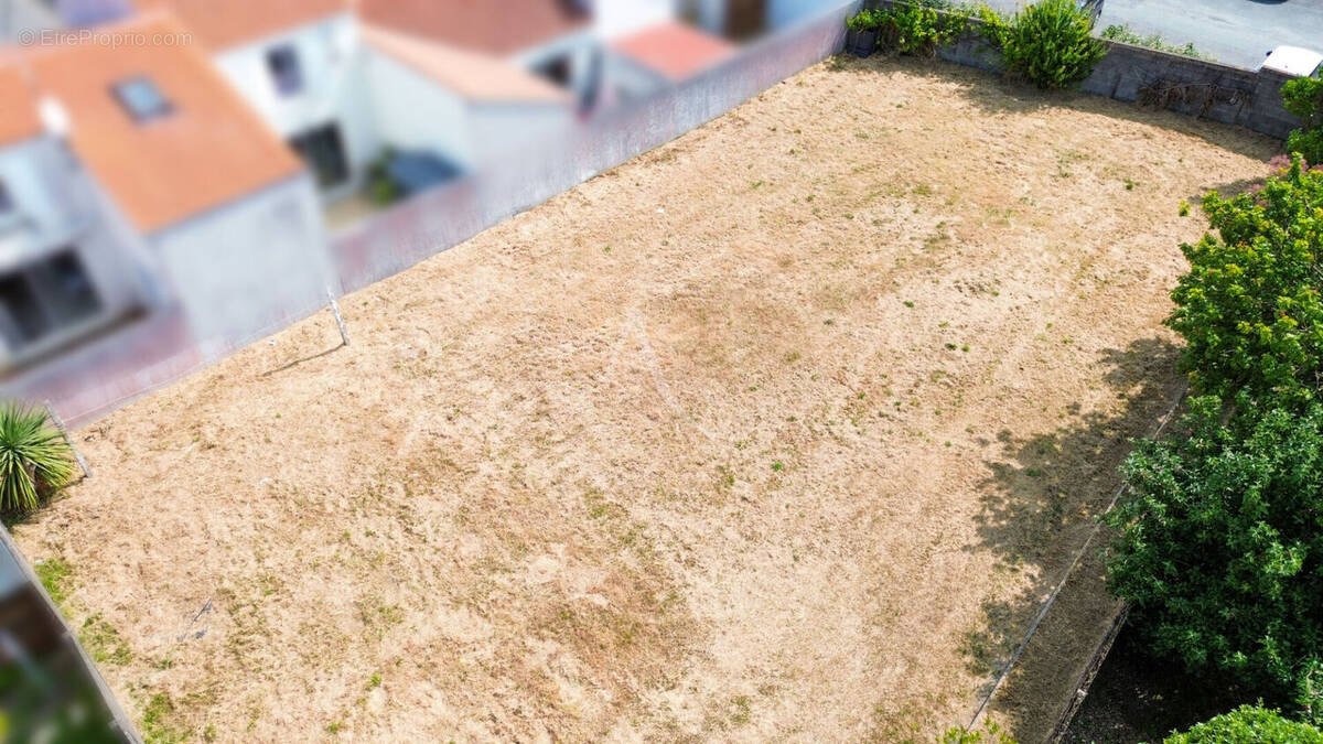 Terrain à SAINT-GILLES-CROIX-DE-VIE