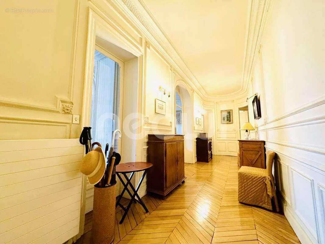 Appartement à PARIS-17E