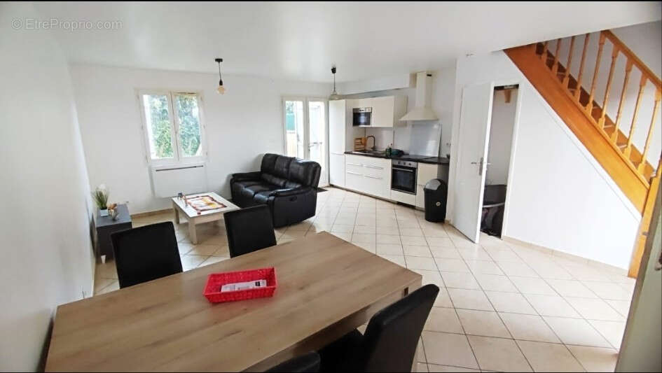 Maison à SAINTE-GENEVIEVE