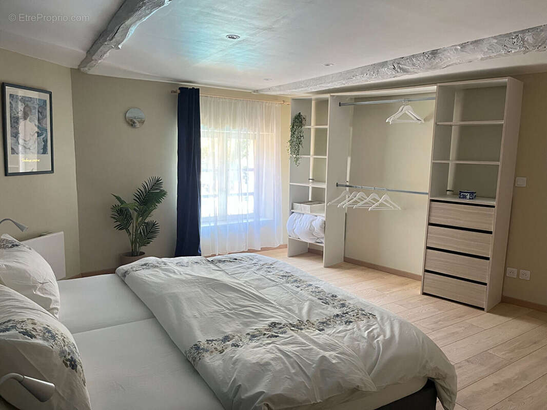 Élégante propriété de caractère avec trois habitations, piscine et cadre privilégié - photo 13