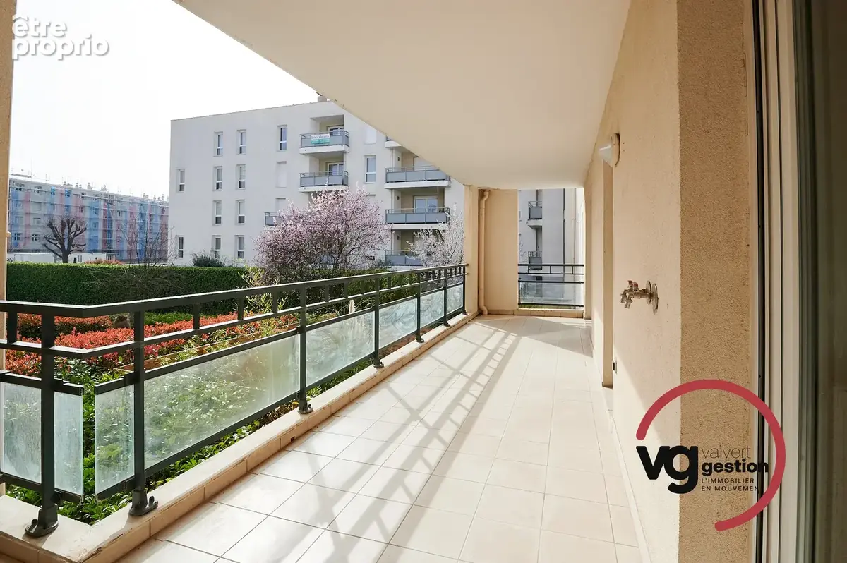 T3 avec terrasse Décines centre - photo 10