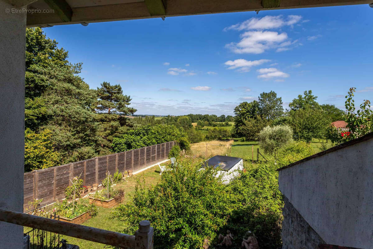 Village house with garden - photo 10