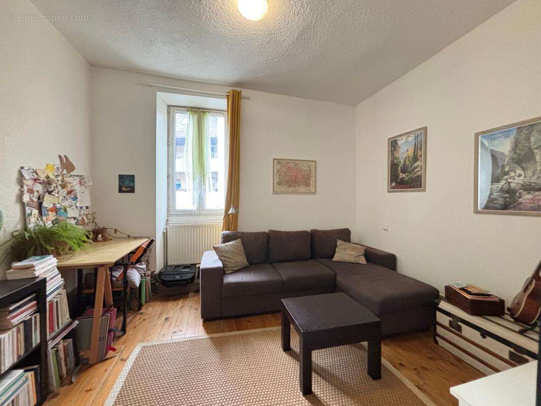 Appartement à LES ECHELLES