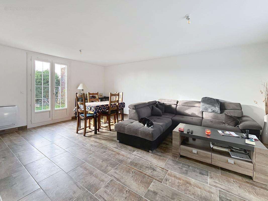 Maison à ROYE-SUR-MATZ