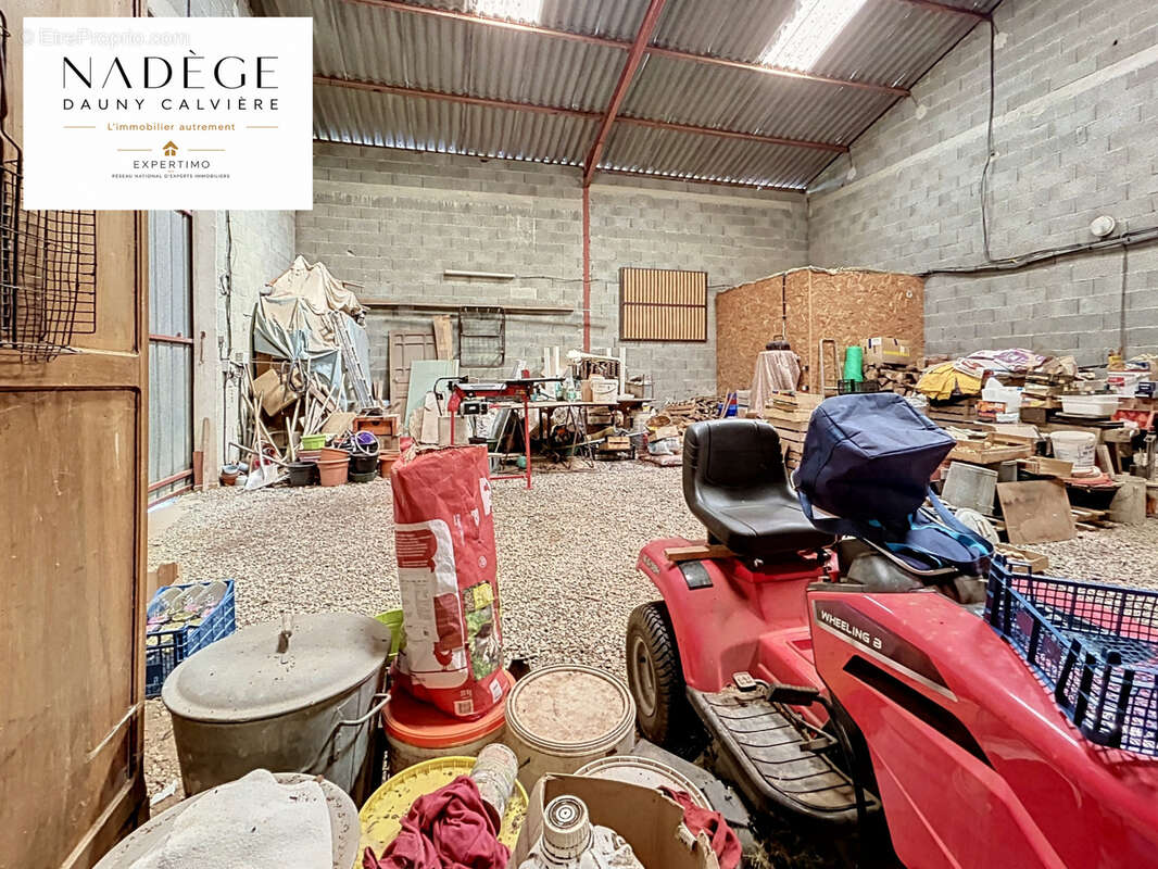 Maison rénovée de plain-pied , 3 chambres, terrain d’un hectare et garage de 100 m2 - photo 11